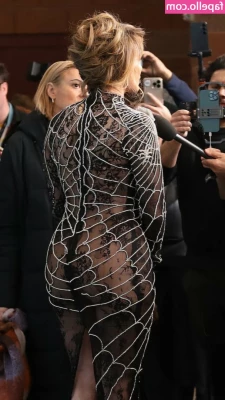 Jennifer Lopez [ jennifer-lopez ] - mi foto favorita de esta sesión  mojaíta   feliz mitad de semana