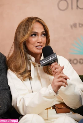 Jennifer Lopez [ jennifer-lopez ] - Front or back