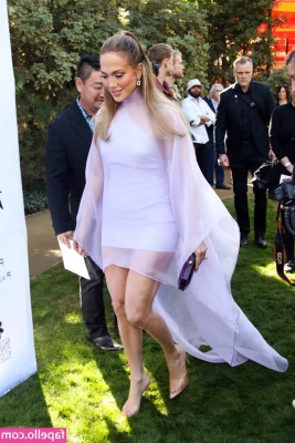 Jennifer Lopez [ jennifer-lopez ] - Anyone’s birthday? Here’s some cake... on me 😉🎂🎂 part 1