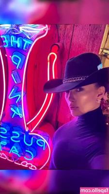 Jennifer Lopez [ jennifer-lopez ] - Yes, I do suck cock in the morning.