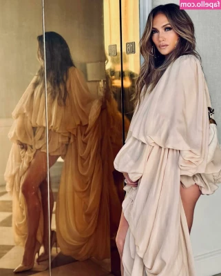 Jennifer Lopez [ jennifer-lopez ] - Who wants to help me suck on these? part 1