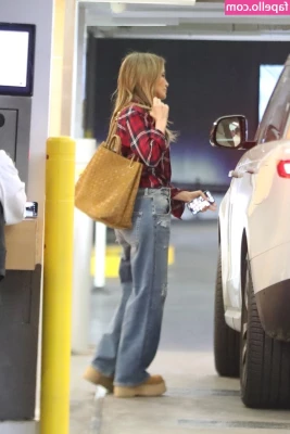 Jennifer Lopez [ jennifer-lopez ] - Who else is ready for the weekend