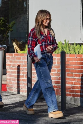Jennifer Lopez [ jennifer-lopez ] - shy