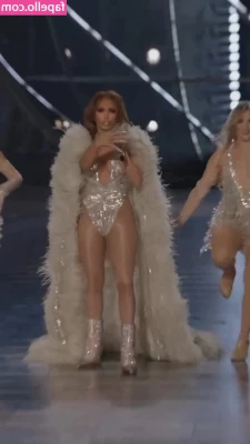 Jennifer Lopez [ jennifer-lopez ] - El cuerpo pide sol y un buen masaje