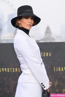 Jennifer Lopez [ jennifer-lopez ] - Creaming a load in my Nike underwear ✔️
