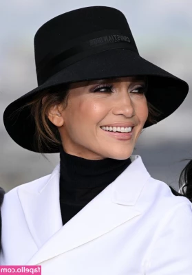 Jennifer Lopez [ jennifer-lopez ] - Morning routines. 🫦✨