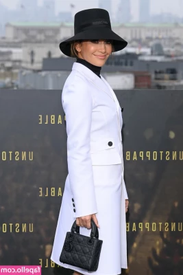 Jennifer Lopez [ jennifer-lopez ] - Merry Christmas    It ll be a white one for sure