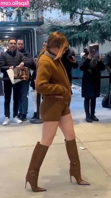 Jennifer Lopez [ jennifer-lopez ] - I NEED NEW TOYS I don't know if you saw my Live Show, but I need a