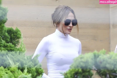 Jennifer Lopez [ jennifer-lopez ] - should i post more sucking videos