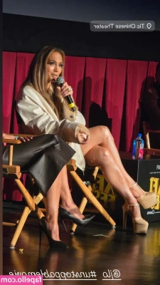 Jennifer Lopez [ jennifer-lopez ] - Hope you re having a great day lilystrong