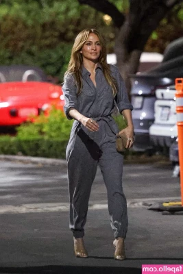 Jennifer Lopez [ jennifer-lopez ] - Flipped the layout of my bedroom and now realize because of the part 1