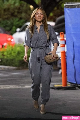 Jennifer Lopez [ jennifer-lopez ] - Swimming suit C H E C K