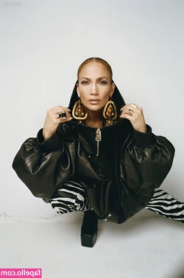 Jennifer Lopez [ jennifer-lopez ] - Someone come play with me