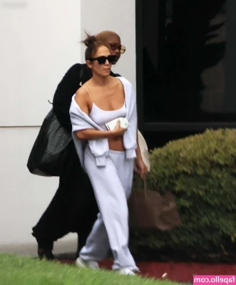 Jennifer Lopez [ jennifer-lopez ] - Am I strong enough to be a muscle mommy