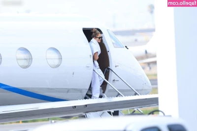 Jennifer Lopez [ jennifer-lopez ] - Out in the wild when it s not your restroom