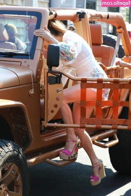Jennifer Lopez [ jennifer-lopez ] - Remember to always stretch in the morning. part 1