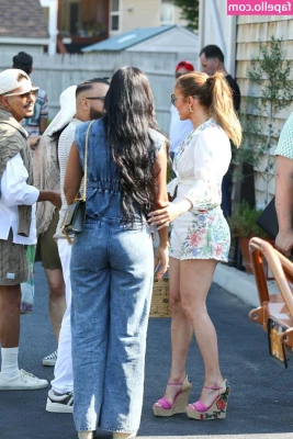 Jennifer Lopez [ jennifer-lopez ] - I just wanna know  ass or titties