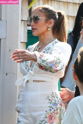 Jennifer Lopez [ jennifer-lopez ] - My first ever poll! I want to know what YOU want! What would you like