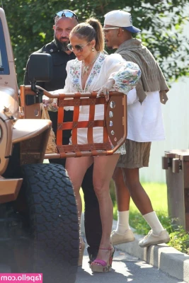 Jennifer Lopez [ jennifer-lopez ] - Feeling naughty  Me too