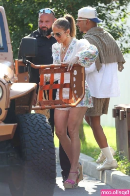 Jennifer Lopez [ jennifer-lopez ] - Summer vibes