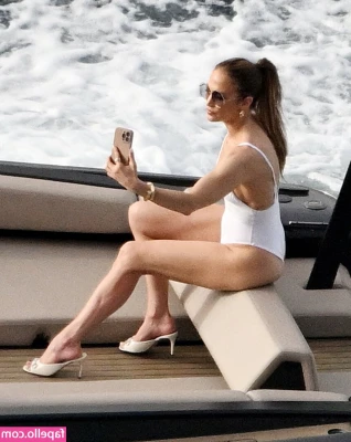 Jennifer Lopez [ jennifer-lopez ] - A little bit of Kira deepthroating my giant cock