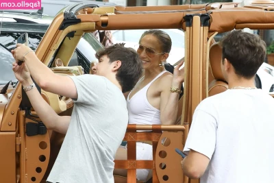 Jennifer Lopez [ jennifer-lopez ] - Covers so little 😂😂