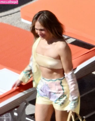 Jennifer Lopez [ jennifer-lopez ] - What's your favorite porn video to get off to? Who knows, if I really