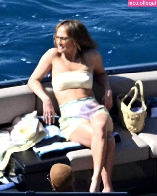 Jennifer Lopez [ jennifer-lopez ] - Can you cum ANd push your body against mine from behind?