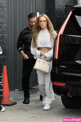 Jennifer Lopez [ jennifer-lopez ] - FREE WEEKLY LIVESTREAMS! right here on onlyfans, 9pm est every monday
