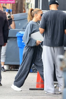 Jennifer Lopez [ jennifer-lopez ] - Stream started at 12/25/2023 12:10 am  Christmas Eve Spicy Stream -
