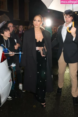 Jennifer Lopez [ jennifer-lopez ] - NEW 38 min VÍDEO  Mi amiga estaba en su cama y quería que le diera