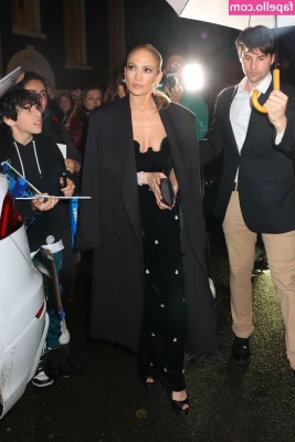 Jennifer Lopez [ jennifer-lopez ] - wanna fuck me in my flannel? 😜