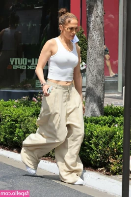 Jennifer Lopez [ jennifer-lopez ] - Who's a slut for shiny clothes?