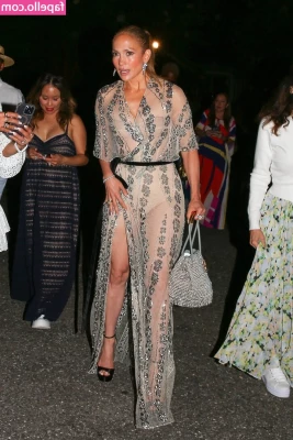 Jennifer Lopez [ jennifer-lopez ] - Frente a mi castillo de tacones y del otro lado mi armario de part 1