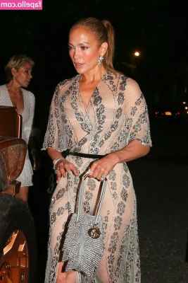 Jennifer Lopez [ jennifer-lopez ] - Subscribe   u433389688  Curvy  brunette MILF with kink  personality 