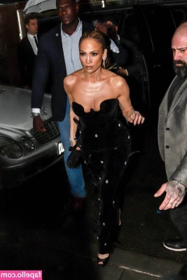 Jennifer Lopez [ jennifer-lopez ] - All guys love it when their girls are at home, well that won't stop