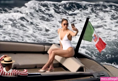 Jennifer Lopez [ jennifer-lopez ] - so what are you eating first..? part 1