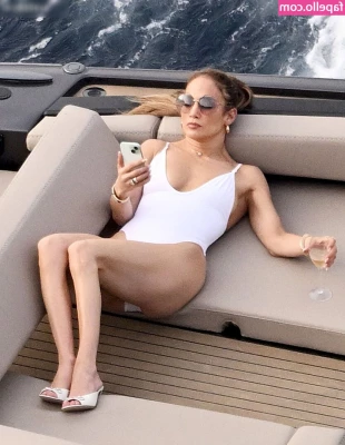 Jennifer Lopez [ jennifer-lopez ] - Sexy pics