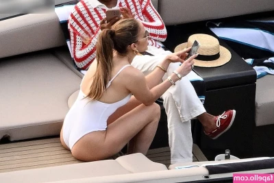 Jennifer Lopez [ jennifer-lopez ] - Double trouble