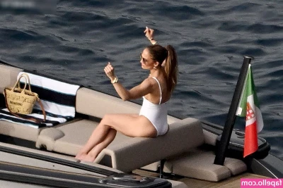 Jennifer Lopez [ jennifer-lopez ] - Not even the pillow can hold in my screams from you tonight