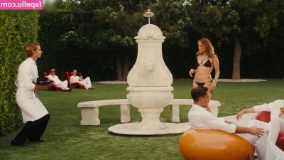 Jennifer Lopez [ jennifer-lopez ] - Look at me on all fours moving my butt