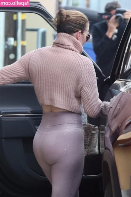 Jennifer Lopez [ jennifer-lopez ] - I got a package delivery for you UwU 💙