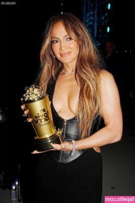 Jennifer Lopez [ jennifer-lopez ] - Una paja y a mumir 😜😜💦💦