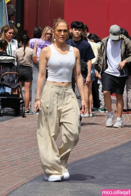 Jennifer Lopez [ jennifer-lopez ] - New bra does my nip show