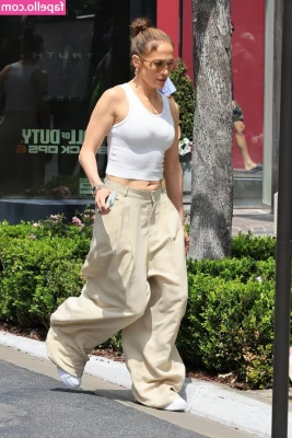 Jennifer Lopez [ jennifer-lopez ] - Cum play with me daddy  the hubs is away part 1