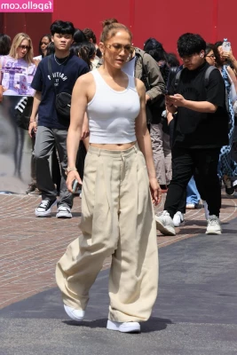 Jennifer Lopez [ jennifer-lopez ] - Join thr discord server it s like a big group chat   https discord gg part 1
