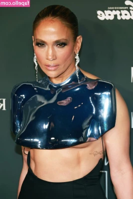 Jennifer Lopez [ jennifer-lopez ] - Burry your face in it 😜 -