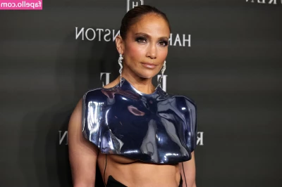 Jennifer Lopez [ jennifer-lopez ] - For you I can spread my legs more wider just ask