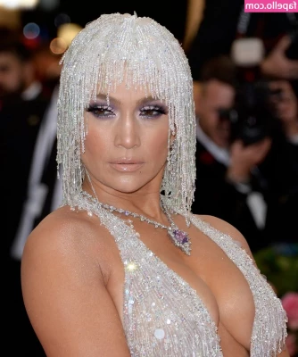 Jennifer Lopez [ jennifer-lopez ] - Summer days on the balcony   I m moving at the end of the month and I