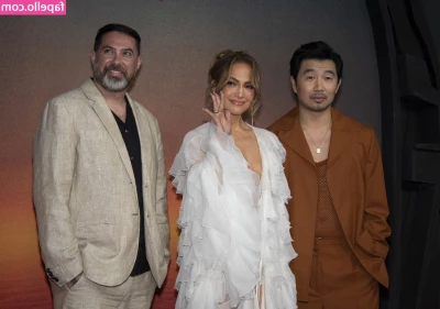 Jennifer Lopez [ jennifer-lopez ] - Tip this post to see me play with my titties for you